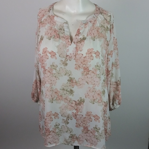 Rose & Olive Tops - Rose & Olive longsleeve floral shirt size 2x